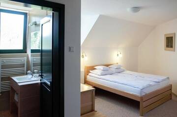Фото номера Улучшенный двухместный номер с 1 кроватью Курортные отели Lobogo Resort г. Влэхица 9